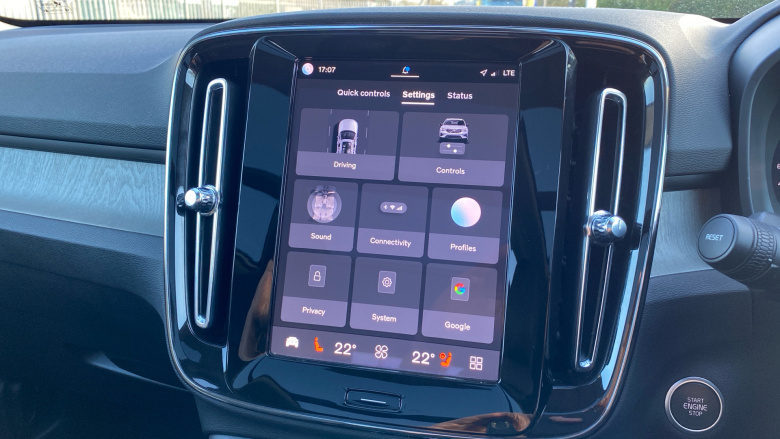 Volvo XC40 2.0 B4P Ultra Dark 5dr Auto Petrol Estate